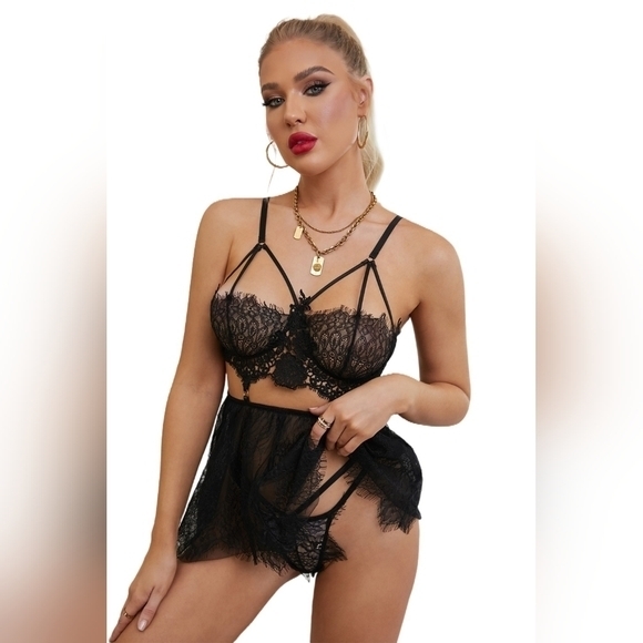 Elegant Black Lace Lingerie Set - Picture 9 of 9